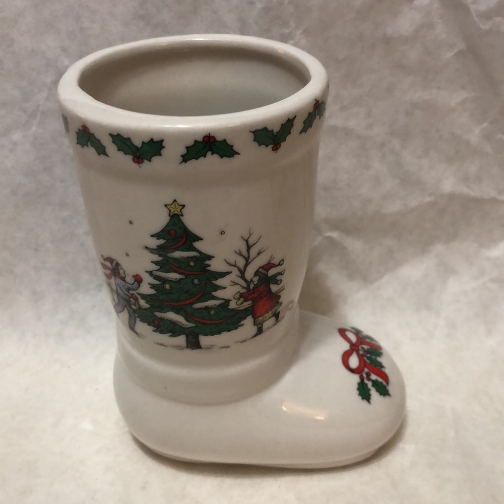 Studio Nova Porcelain CHRISTMAS SHOPPERS Boot Vase, 5"x4” - Picture 3 of 6